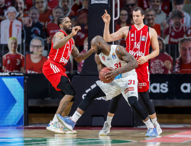 但他表现出 但他表现出