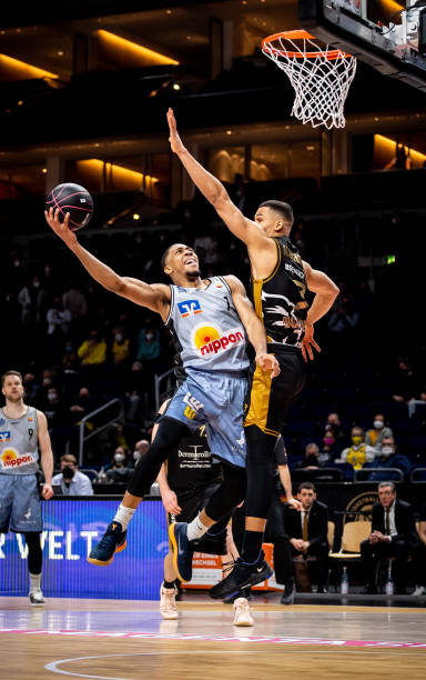 她的成功显 她的成功显