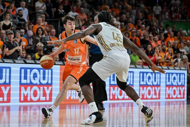 三的曼城 三的曼城