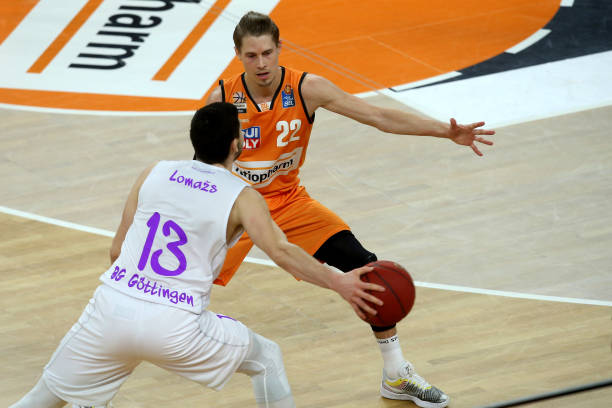 东契奇与赫 东契奇与赫